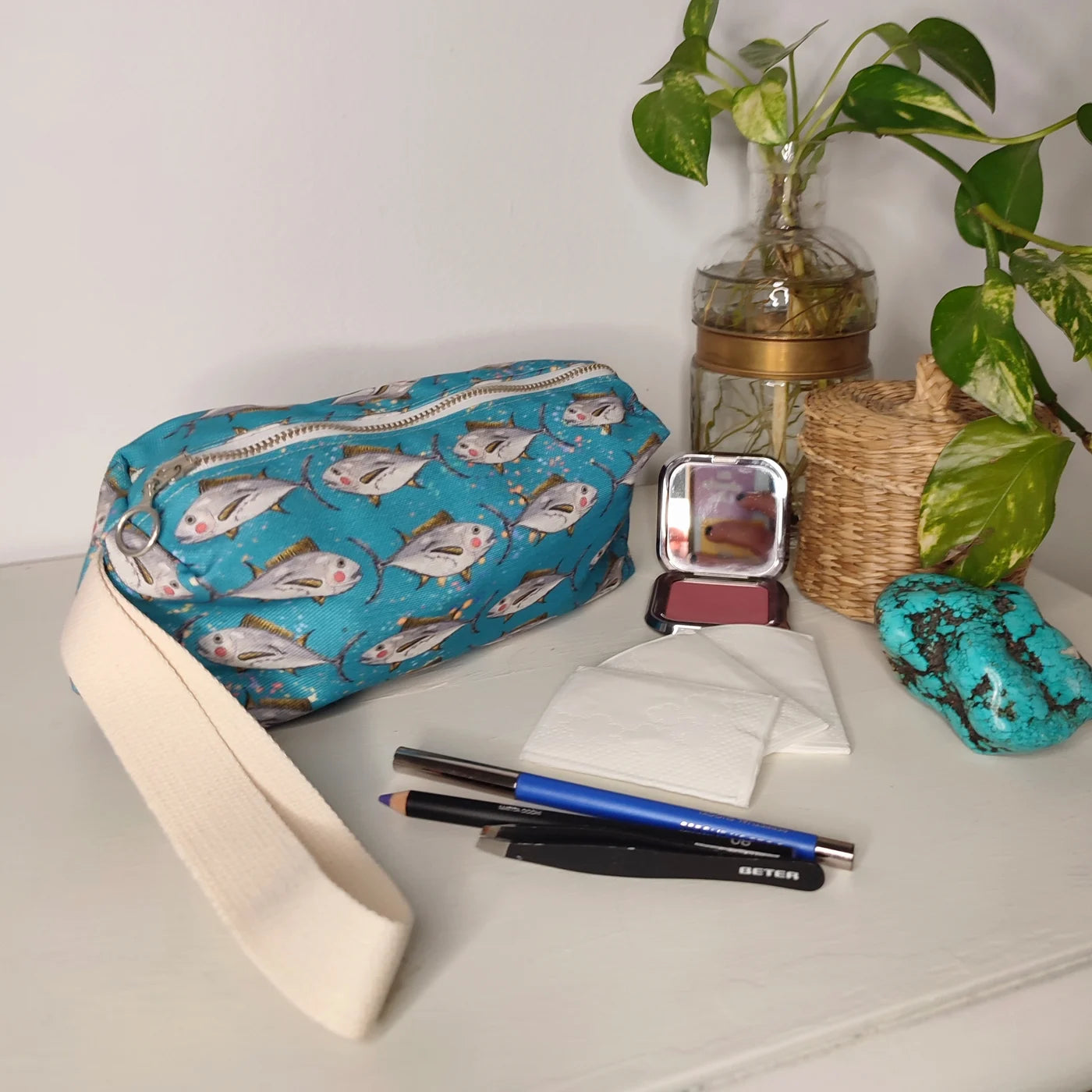 Pescaito Baila toiletry bag