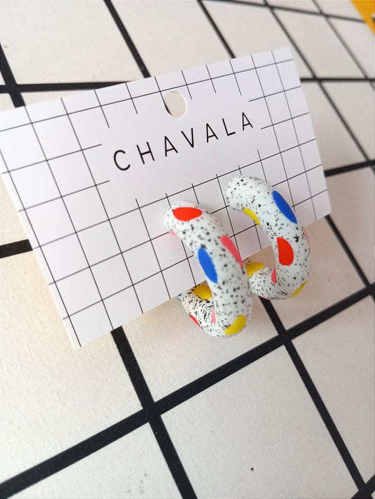 Pendientes aro blanco salpicado negro con rojo amarillo azul