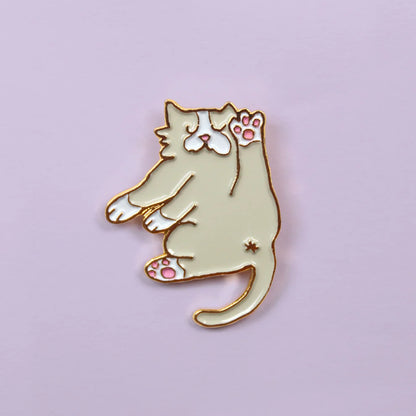 Pin Gato gris tumbado