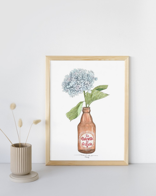 Lámina Botellín Estrella Galicia con flores hortensia