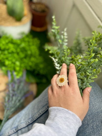 White Daisy Flower Ring