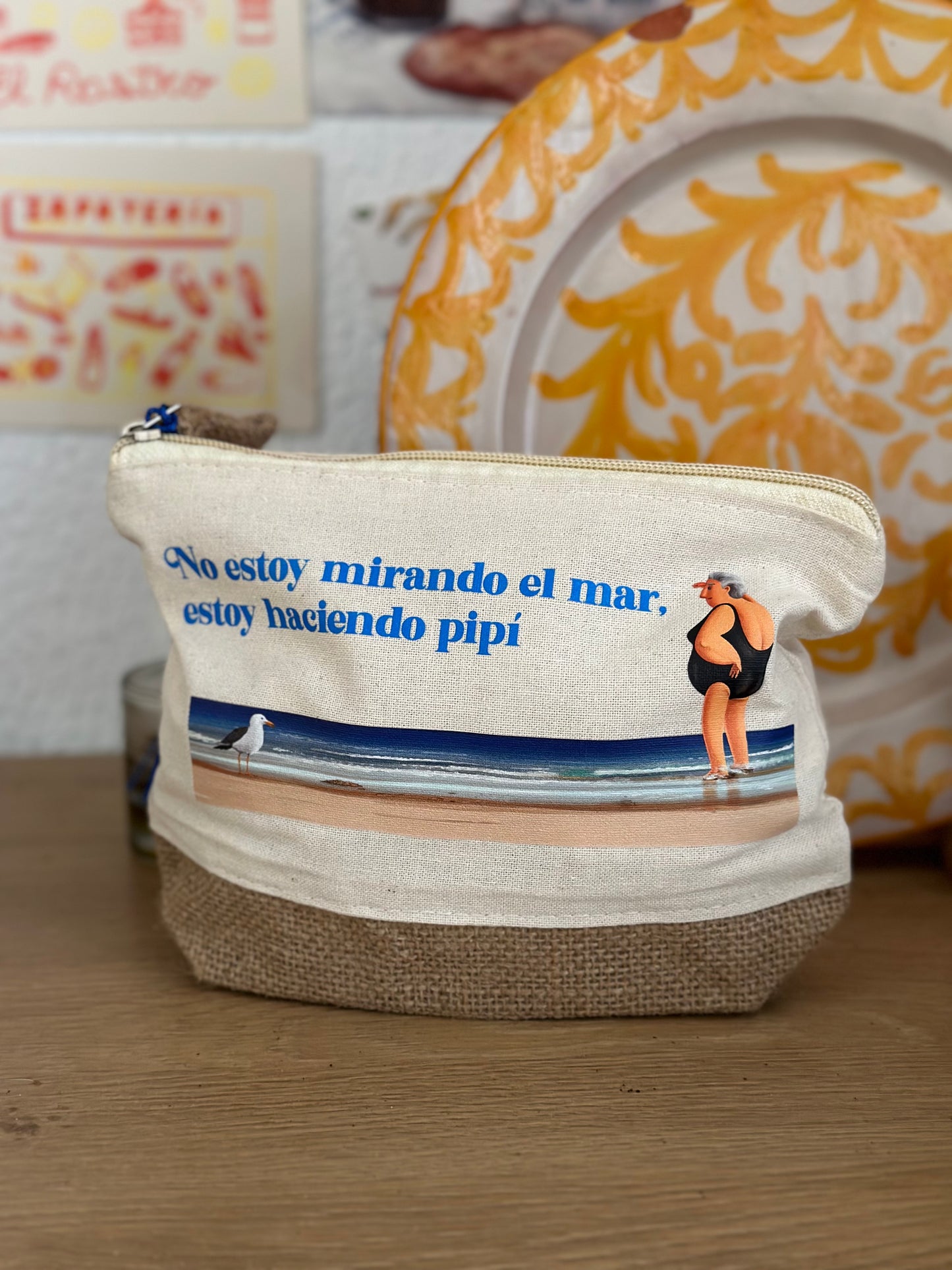 Grandma jute toiletry bag - I'm not looking at the sea, I'm peeing