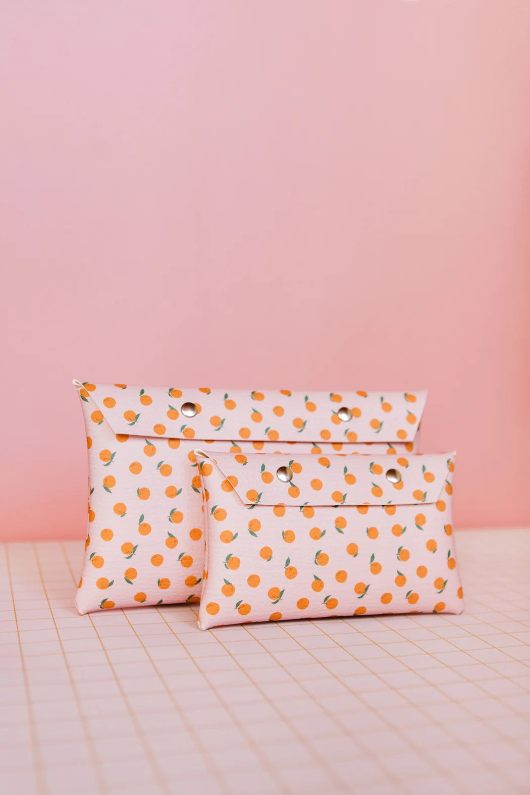 Leatherette case - Oranges with pink background