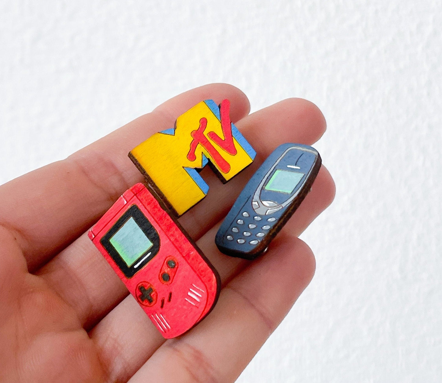 Broches de los 90: Nokia, Gameboy, MTV