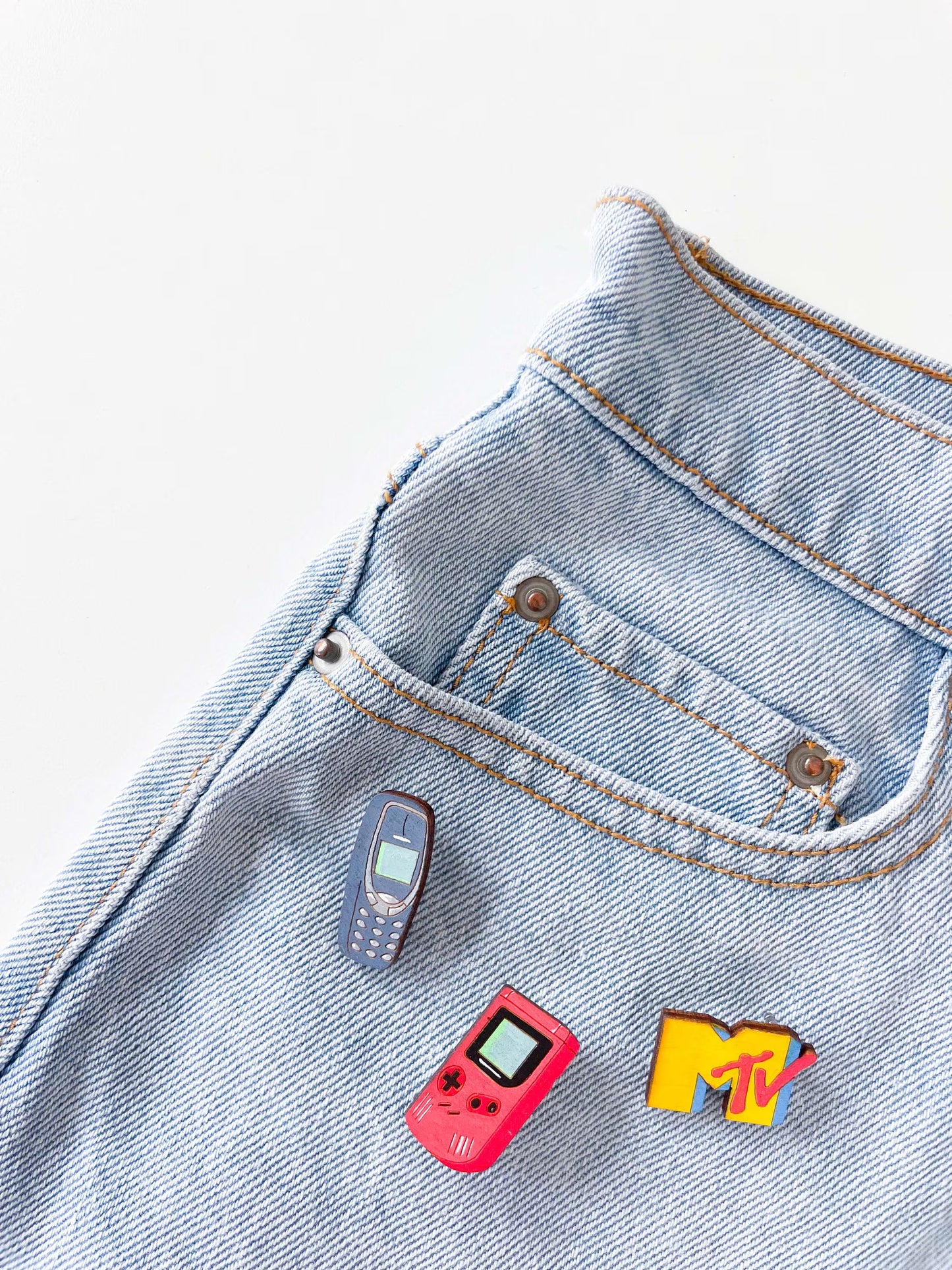 Broches de los 90: Nokia, Gameboy, MTV