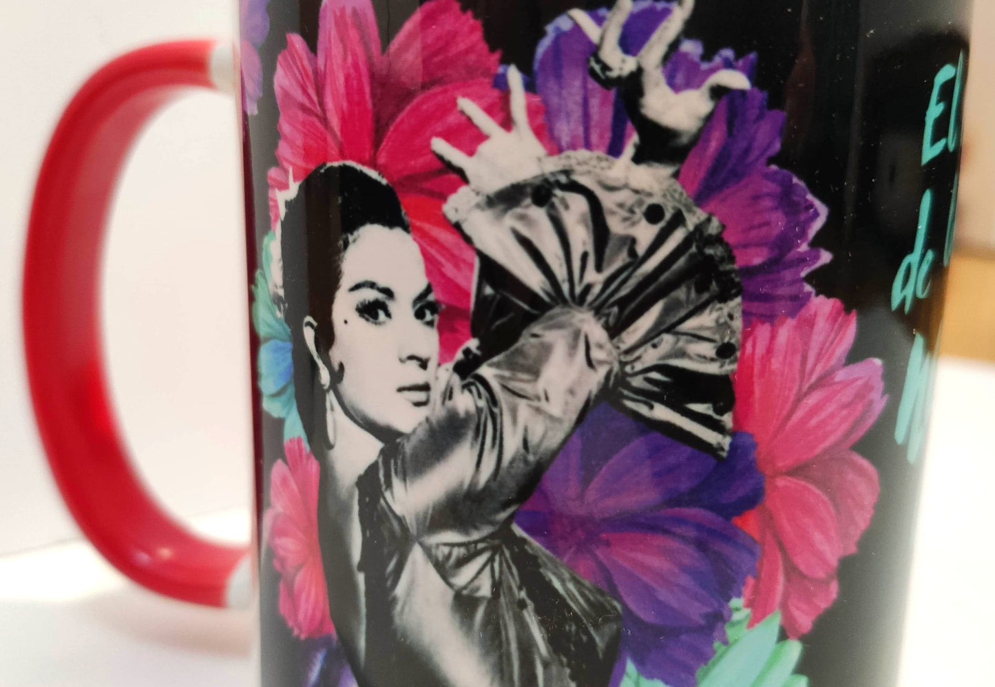 Taza de la LOLA FLORES